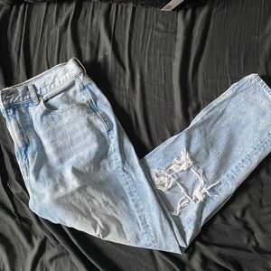 AE Light Wash Mom Jean Size 12
